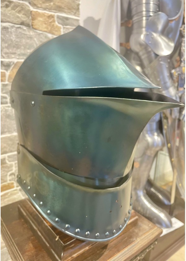 Heaume à tête de crapaud -  Armet 