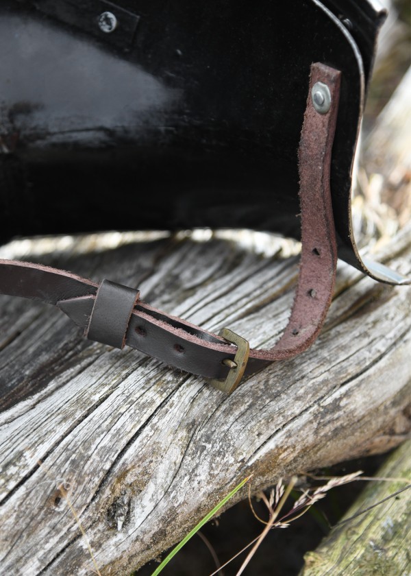 Bevor, acier 1,6 mm, avec bracelet en cuir