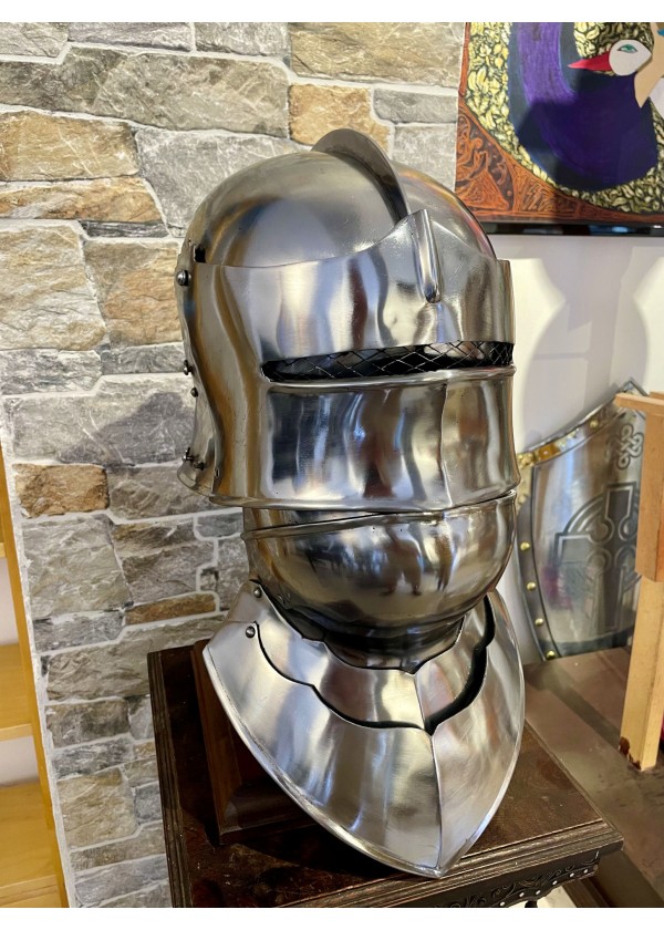 Sallet gothique avec masque