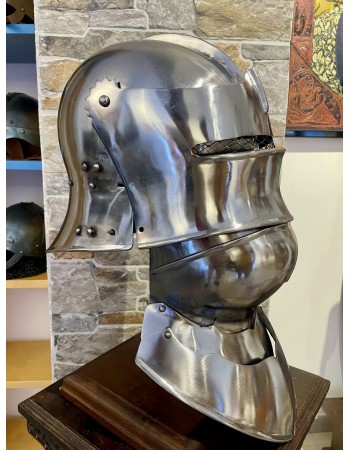 Sallet gothique avec masque