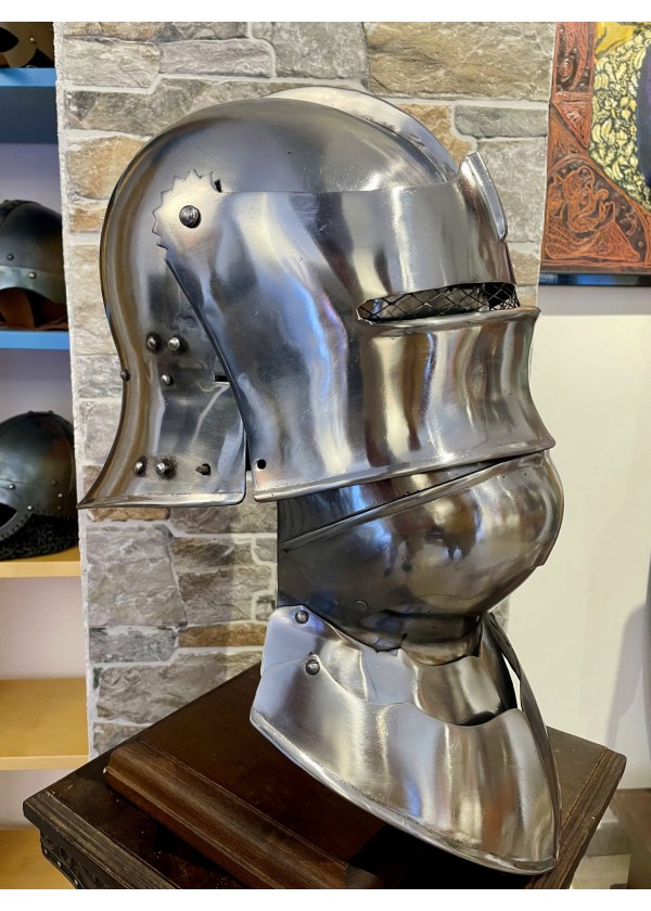 Sallet gothique avec masque