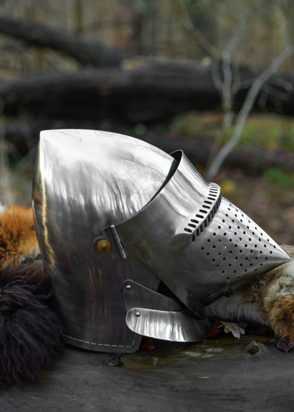 Casque Hundsgugel, vers 1400, acier de 2 mm