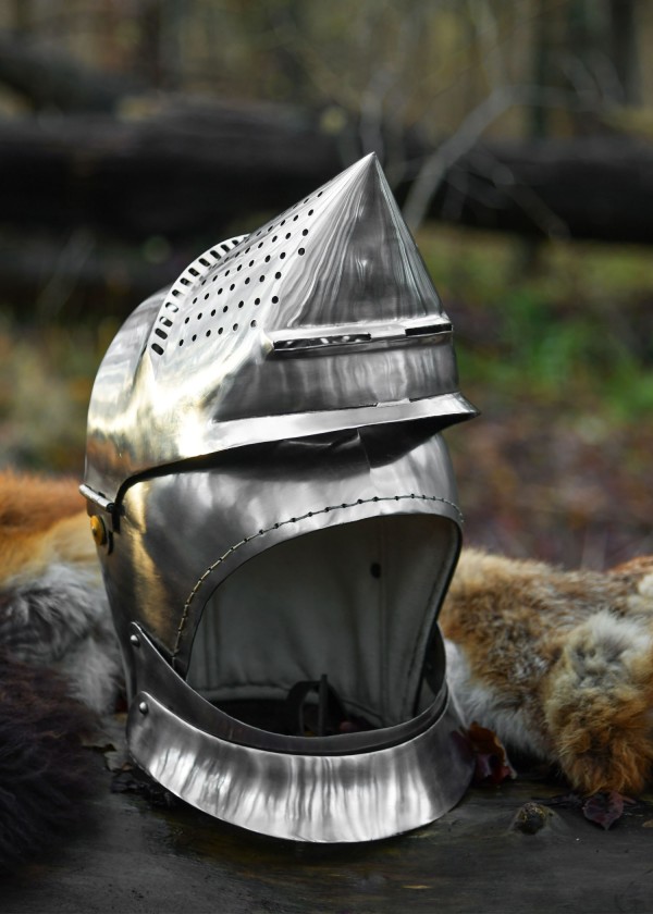 Casque Hundsgugel, vers 1400, acier de 2 mm