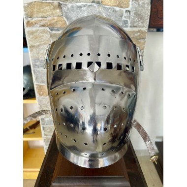 Casque bassinet du XIVe siècle