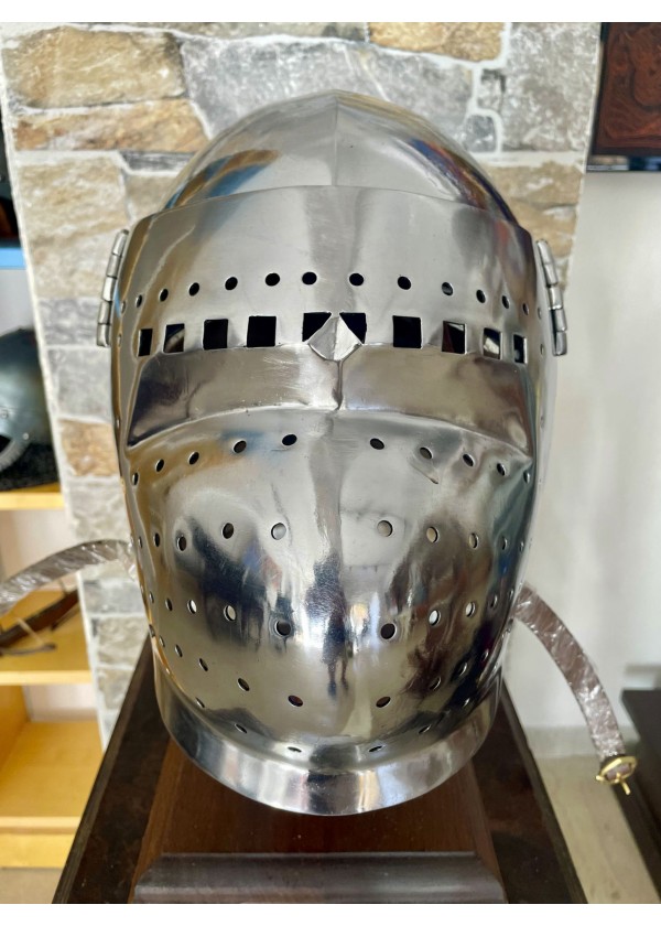 Casque bassinet du XIVe siècle