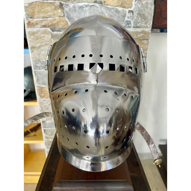 Casque bassinet du XIVe siècle