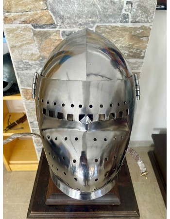 Casque bassinet du XIVe siècle