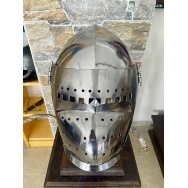 Casque bassinet du XIVe siècle