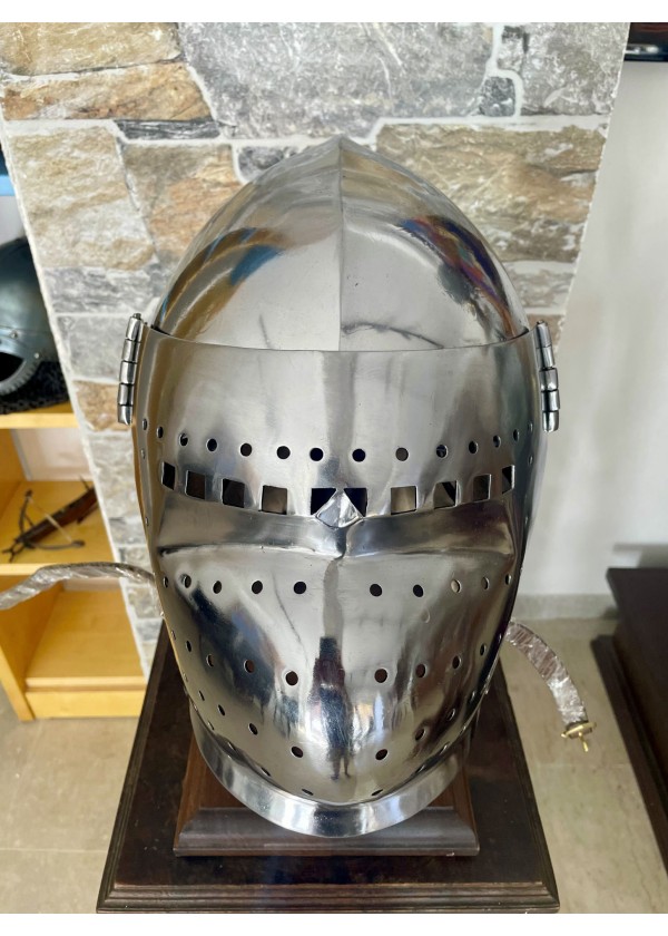 Casque bassinet du XIVe siècle