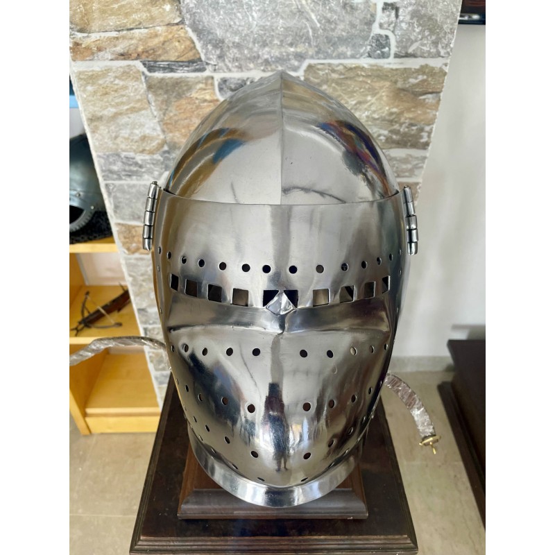 Casque bassinet du XIVe siècle