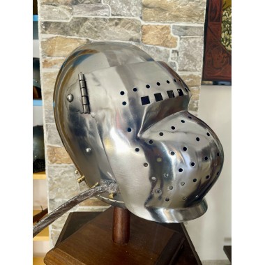 Casque bassinet du XIVe siècle