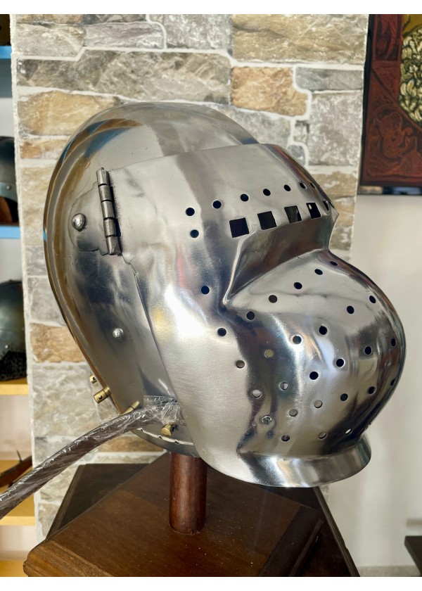 Casque bassinet du XIVe siècle