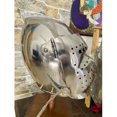 Casque bassinet du XIVe siècle