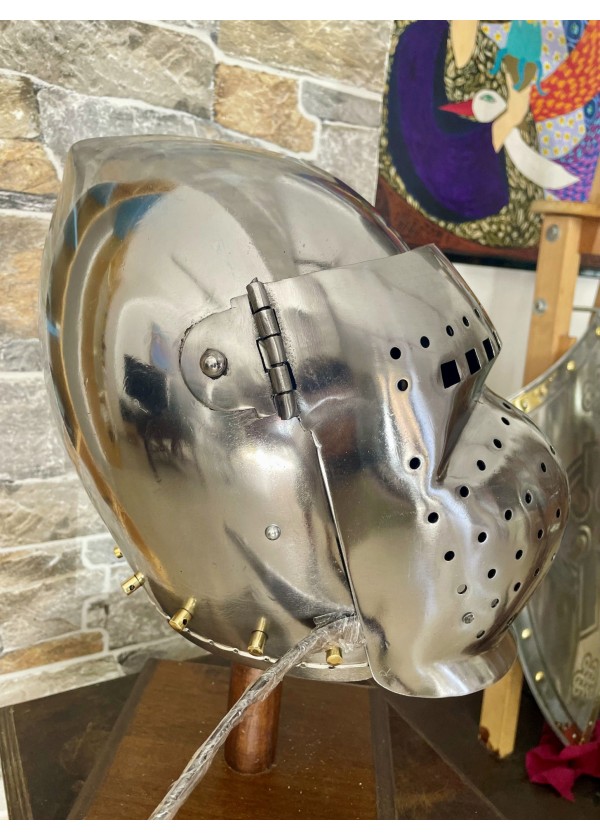 Casque bassinet du XIVe siècle
