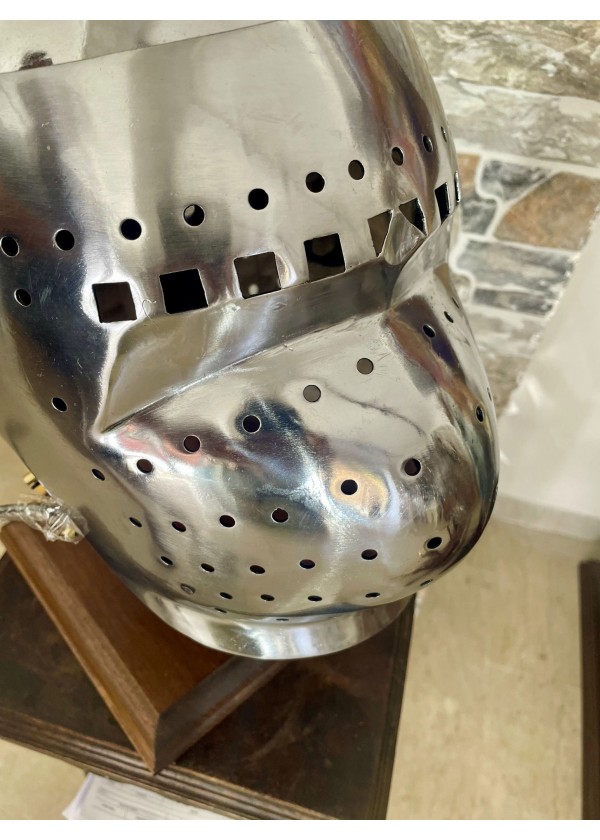 Casque bassinet du XIVe siècle