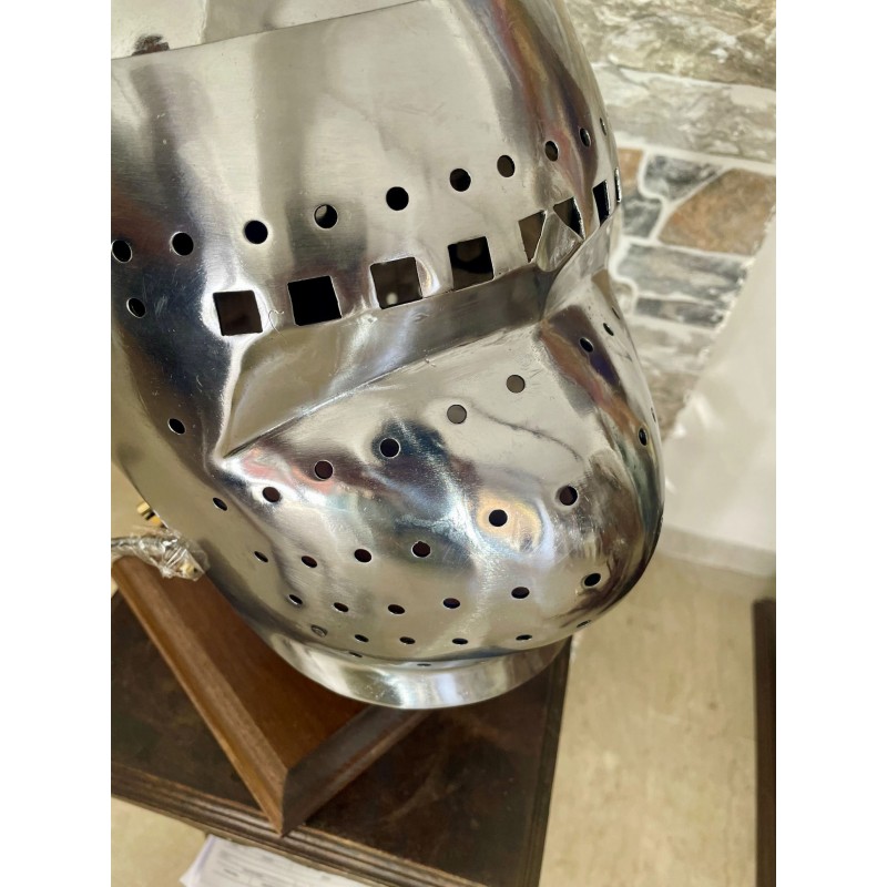 Casque bassinet du XIVe siècle