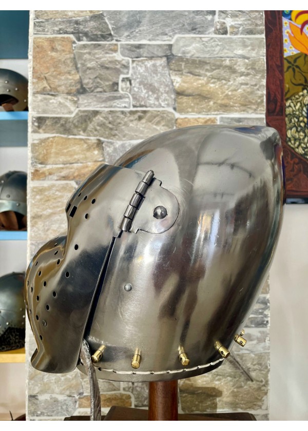 Casque bassinet du XIVe siècle