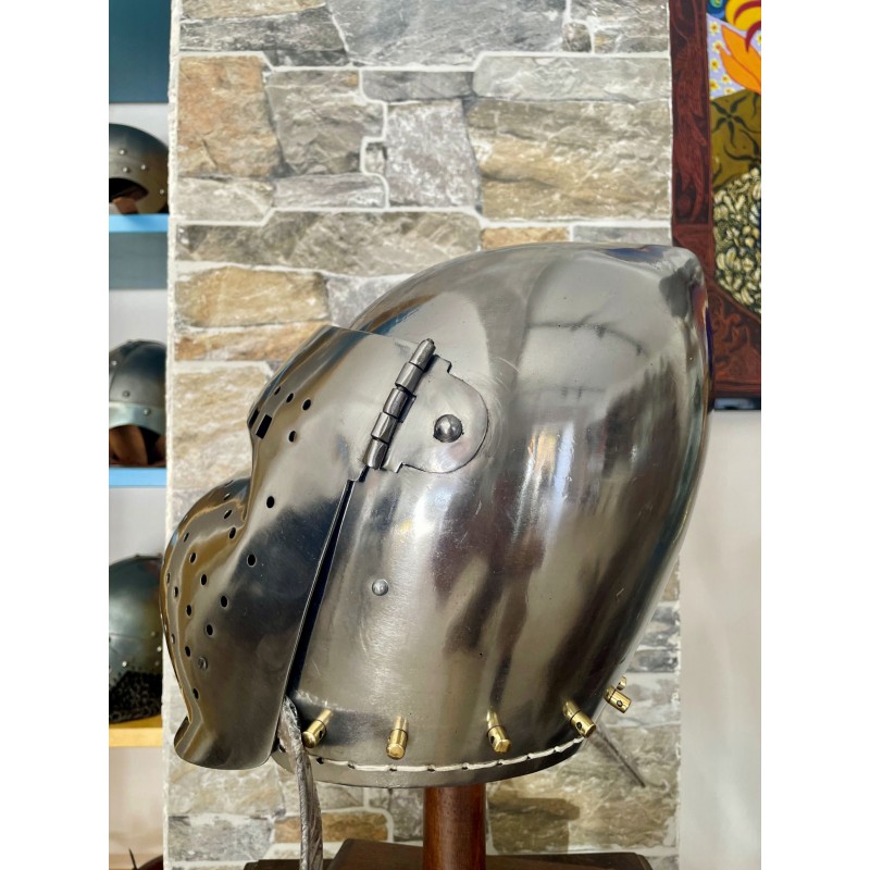 Casque bassinet du XIVe siècle