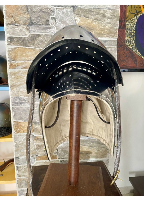 Casque bassinet du XIVe siècle