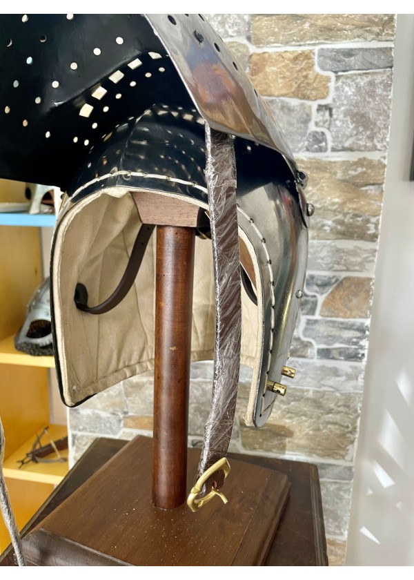 Casque bassinet du XIVe siècle