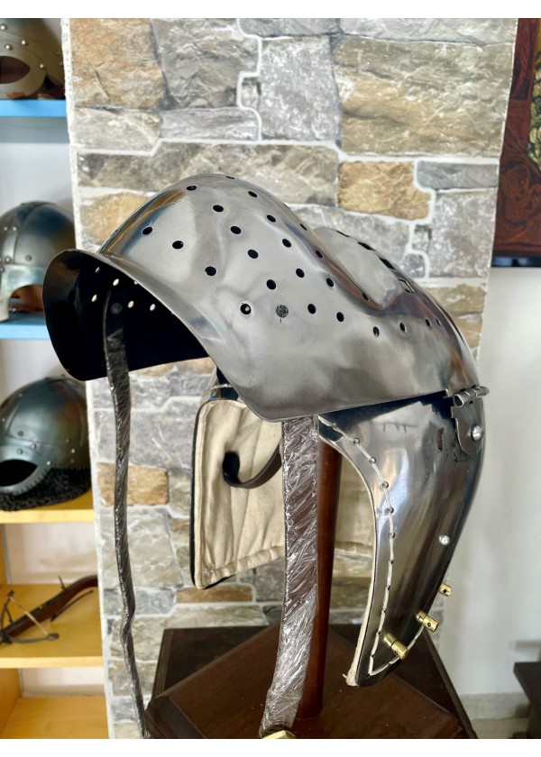 Casque bassinet du XIVe siècle