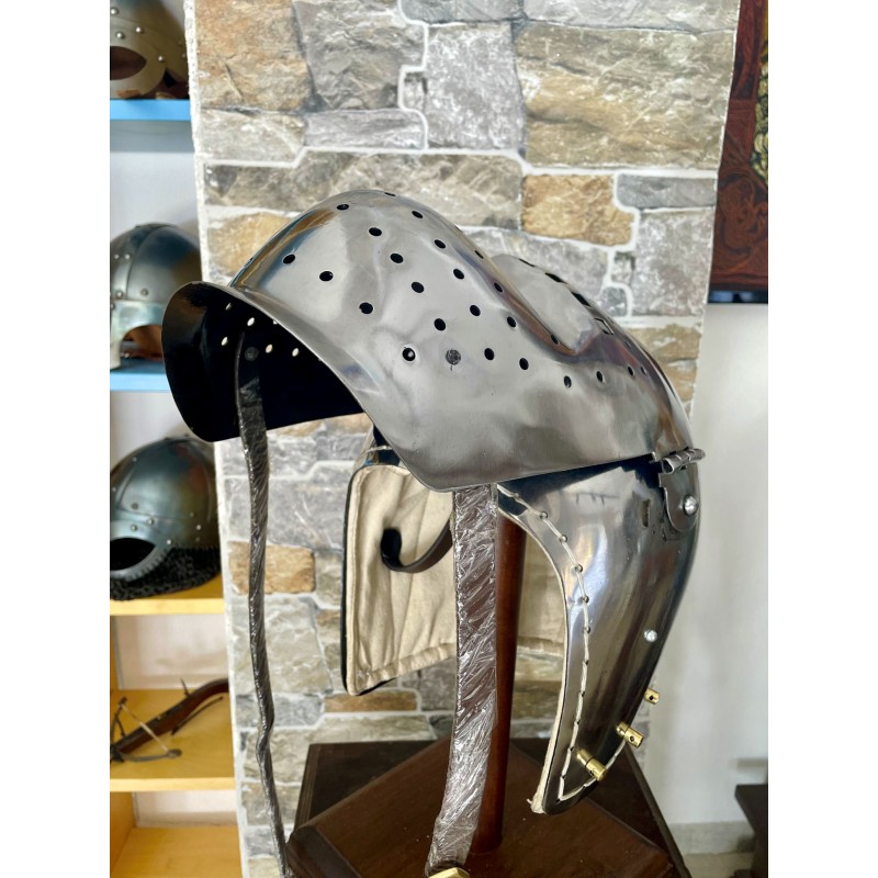 Casque bassinet du XIVe siècle