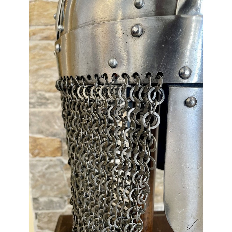 Casque viking à cotte de mailles rivetée