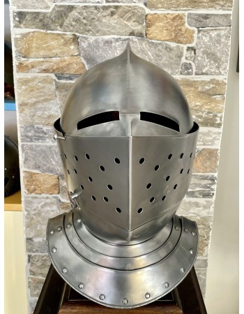 Casque de chevalier médiéval