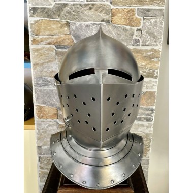 Casque de chevalier médiéval