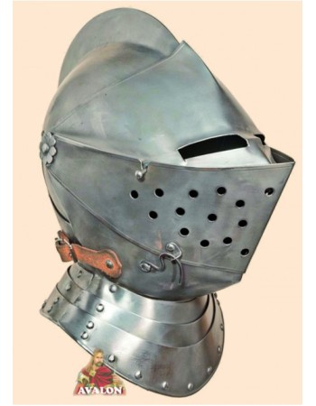Casque de chevalier médiéval