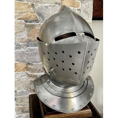 Casque de chevalier médiéval