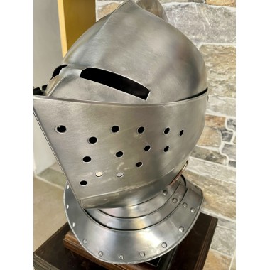 Casque de chevalier médiéval