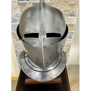 Casque de chevalier médiéval