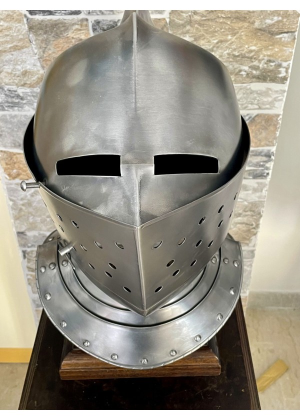 Casque de chevalier médiéval