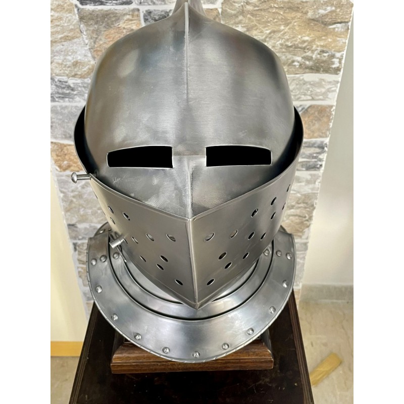Casque de chevalier médiéval