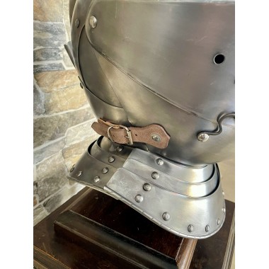 Casque de chevalier médiéval