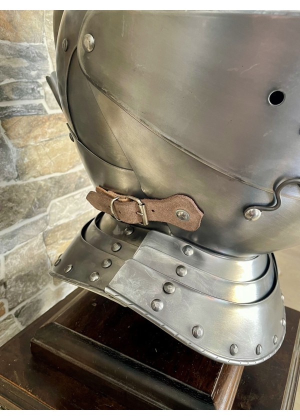 Casque de chevalier médiéval