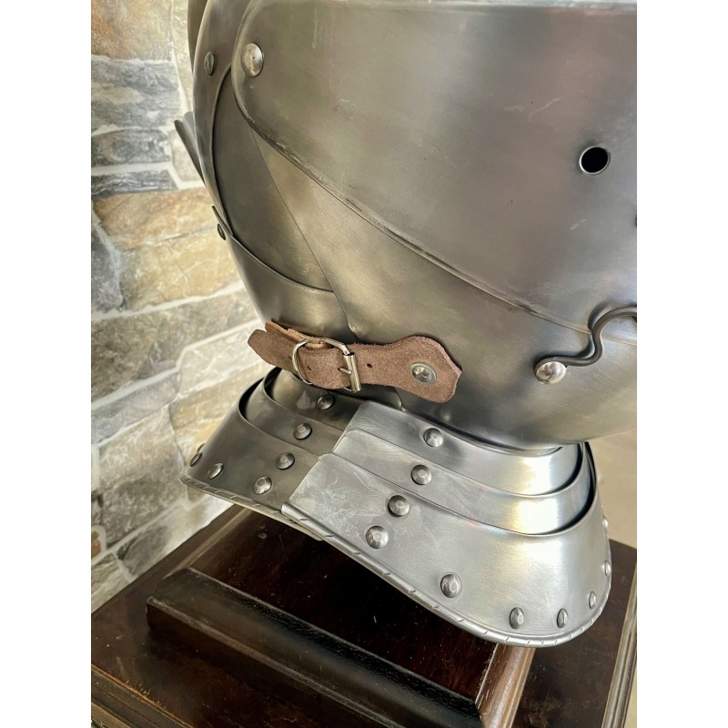 Casque de chevalier médiéval