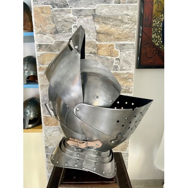Casque de chevalier médiéval