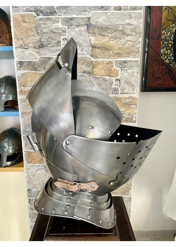 Casque de chevalier médiéval