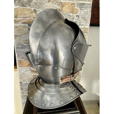 Casque de chevalier médiéval