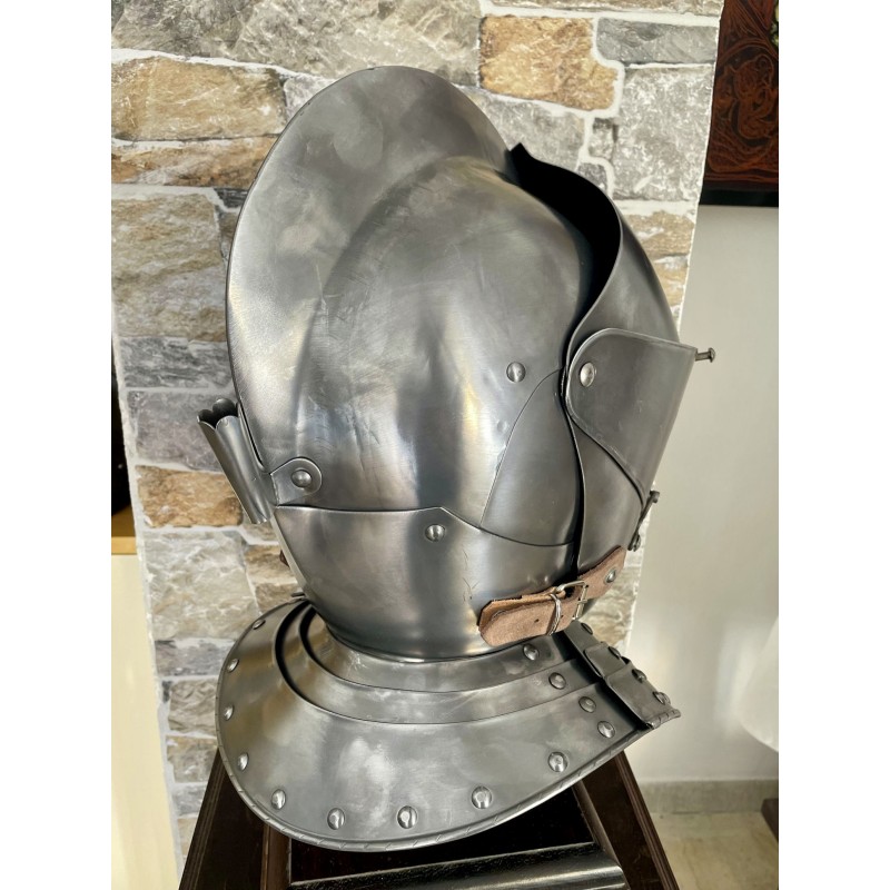 Casque de chevalier médiéval