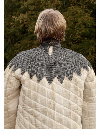 Gorgerin en anneaux plats et rivets ronds
