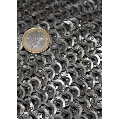 Gorgerin en anneaux plats et rivets ronds