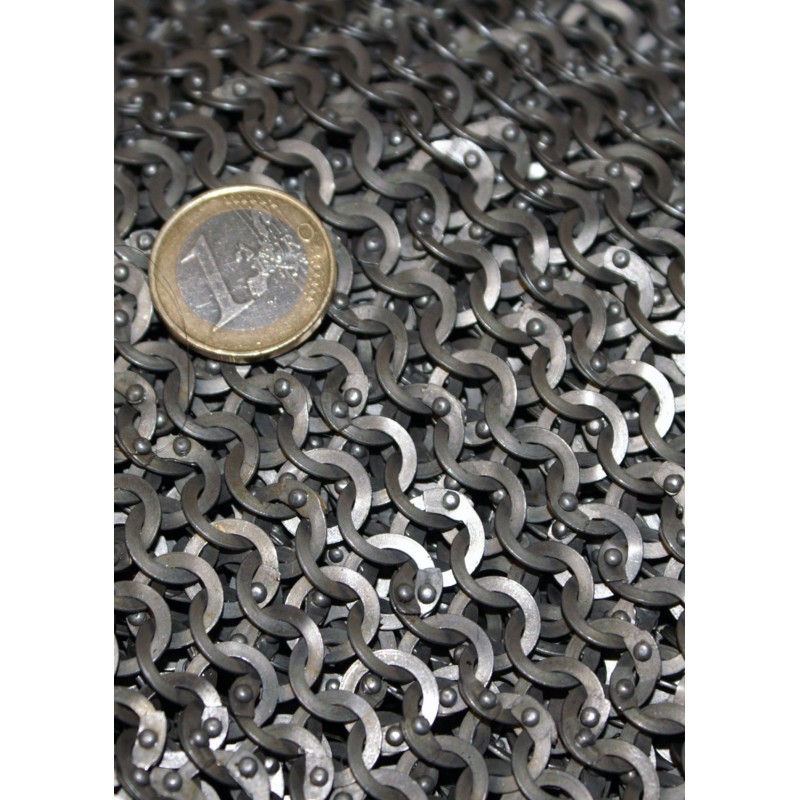 Gorgerin en anneaux plats et rivets ronds