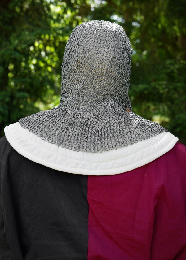Camail médiéval avec protection, anneaux plats à têtes de rivets rondes