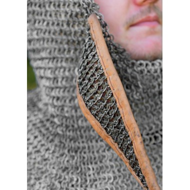 Camail médiéval avec protection, anneaux plats à têtes de rivets rondes