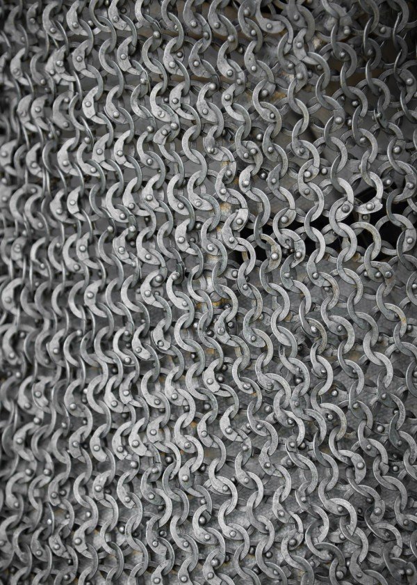 Camail médiéval avec protection, anneaux plats à têtes de rivets rondes
