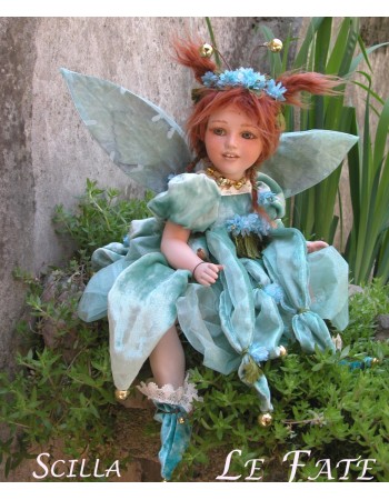 Fée Scilla, Poupée fée en porcelaine de 36 cm