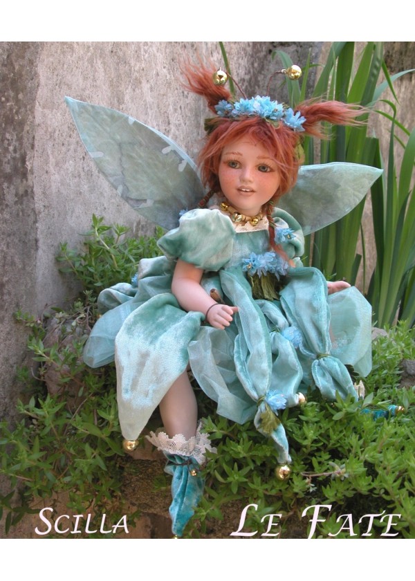 Fée Scilla, Poupée fée en porcelaine de 36 cm